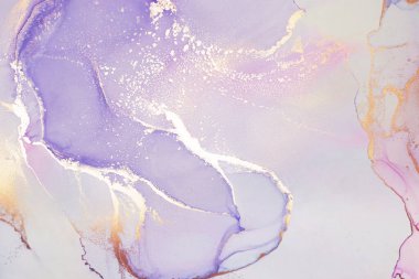 Lüks bir şekilde soyut el boyası mürekkep dokusu. Tasarımınız için açık mor ve parlak altın rengi yaratıcı arkaplan