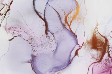 Lüks bir şekilde soyut el boyası mürekkep dokusu. Tasarımınız için açık mor ve altın rengi yaratıcı arkaplan