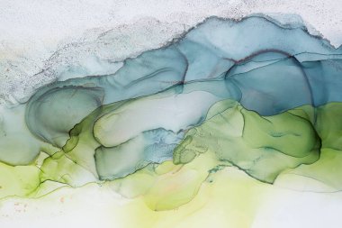 Soyut bir el, mürekkep dokusunu boyamış. Gri, yeşil ve sarı renkler. Tasarımınız için yaratıcı arkaplan