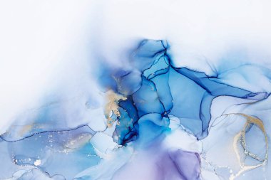 Soyut el boyası alkol mürekkebi dokusu. Mavi, çivit mavisi ve beyaz üzerine altın rengi. Tasarımınız için yaratıcı arkaplan