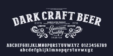 Dekoratif serif yazı tipi. Koyu bira için şablon etiketi. Logo ve manşet tasarımı için klasik desenli harfler ve numaralar. Vektör illüstrasyonu