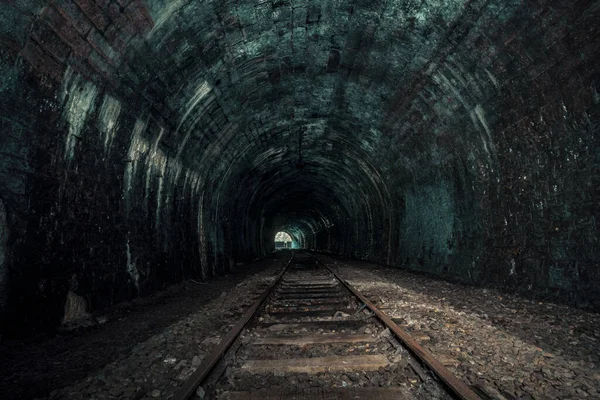 Gruseliger Alter Verlassener Eisenbahntunnel Jahrzehntelang Verfallen Ein Verlorener Ort Mit — Stockfoto