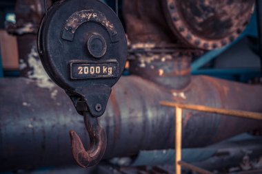 Ürkütücü terk edilmiş sanayi bölgesi enerji santrali kayıp bir yer çürümüş bir fabrika salonu.