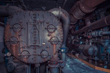 Ürkütücü terk edilmiş sanayi bölgesi enerji santrali kayıp bir yer çürümüş bir fabrika salonu.