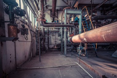 Ürkütücü terk edilmiş sanayi bölgesi enerji santrali kayıp bir yer çürümüş bir fabrika salonu.