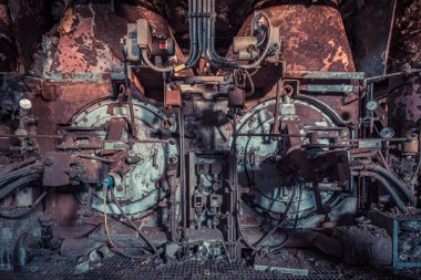 Ürkütücü terk edilmiş sanayi bölgesi enerji santrali kayıp bir yer çürümüş bir fabrika salonu.