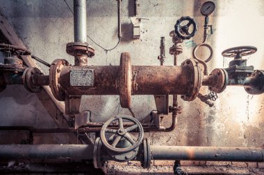 Ürkütücü terk edilmiş sanayi bölgesi enerji santrali kayıp bir yer çürümüş bir fabrika salonu.