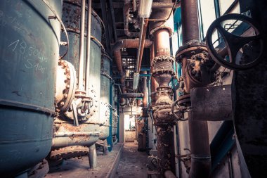 Ürkütücü terk edilmiş sanayi bölgesi enerji santrali kayıp bir yer çürümüş bir fabrika salonu.