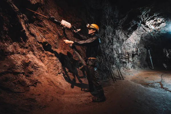 Büyüleyici ziyaretçi madeni Finstergrund Yeraltı Wieden yakınlarındaki Güney Kara Orman