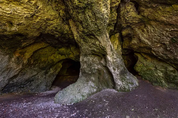 Beuron Sigmaringen近くのObere Donau自然公園の息をのむような鍾乳石の洞窟 — ストック写真