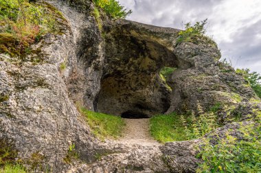 Hegau 'daki A81 otoyolunda Eiszeitpark Engen ve Petersfels açık hava müzesi.