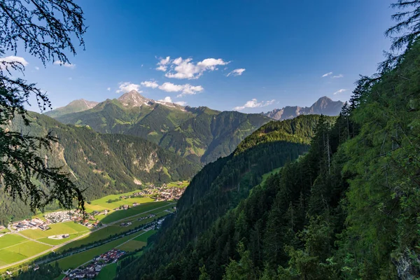 Belle Randonnée Cascade Keilkeller Près Mayrhofen Dans Les Alpes Zillertal — Photo