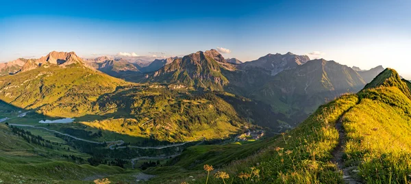 Avusturya Vorarlberg Yürüyüş Yaparken Dağların Tepesinden Güzel Bir Gün Batımı — Stok fotoğraf