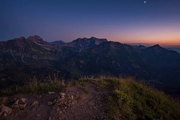 Belle Randonnée Coucher Soleil Depuis Sommet Dans Les Montagnes Pendant — Photo