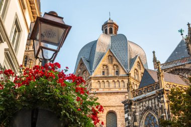 Gün doğumunda Aachen Katedrali 'ne özel bir bakış açısı
