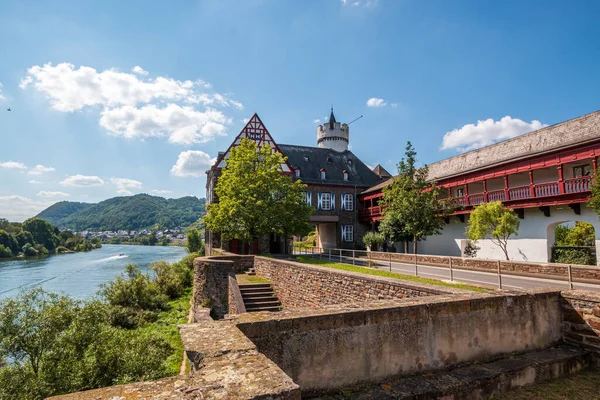 Schloss Von Der Leyen Aan Moezel Met Een Weg Erdoorheen — Stockfoto