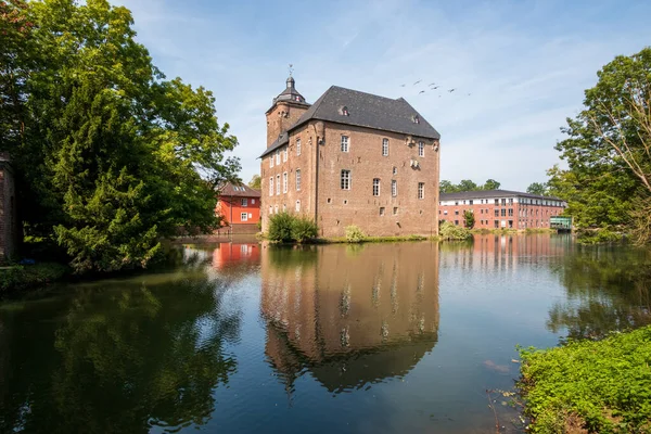 Waterkasteel Trips Geilenkirchen Met Een Bejaardentehuis — Stockfoto