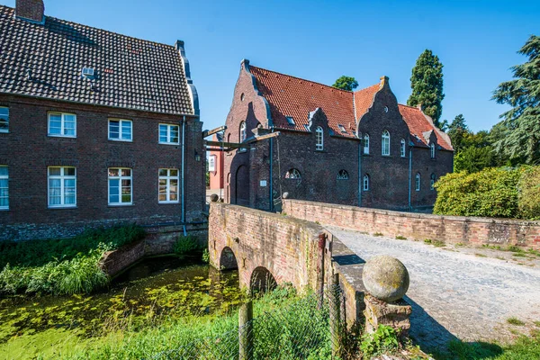 Brug Naar Kasteel Bloemersheim Bij Neukirchen Vluyn — Stockfoto