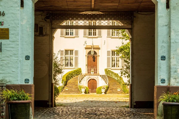 Blick Durch Den Torbogen Nach Außen Auf Schloss Lauersfort — Stockfoto
