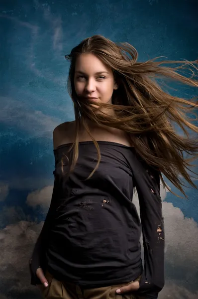 Ragazza e il cielo — Foto Stock