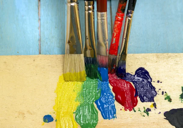 Paint and paintbrushes — Stock Photo, Image