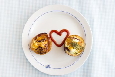 Paleo kahvaltı - Pastırmalı yumurta muffins