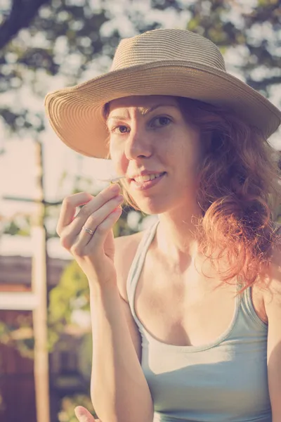 Girl smelling flower — Stock Photo, Image