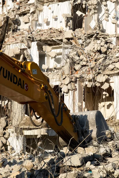Ізмір Туреччина Червня 2021 Розчинення Пошкодженого Будинку Допомогою Машини Знесення — стокове фото