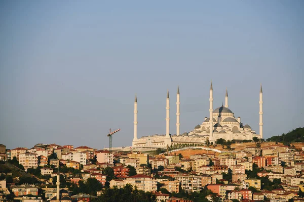 Uskudar Stanbul Daki Buyuk Camlica Camii — Stok fotoğraf