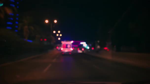 夜间追踪救护车的解调录像 — 图库视频影像
