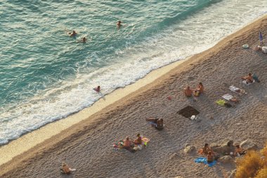 Mugla, Türkiye - 6 Eylül 2021: Fethiye Mugla Türkiye 'deki Belcekiz plajının üst manzarası.