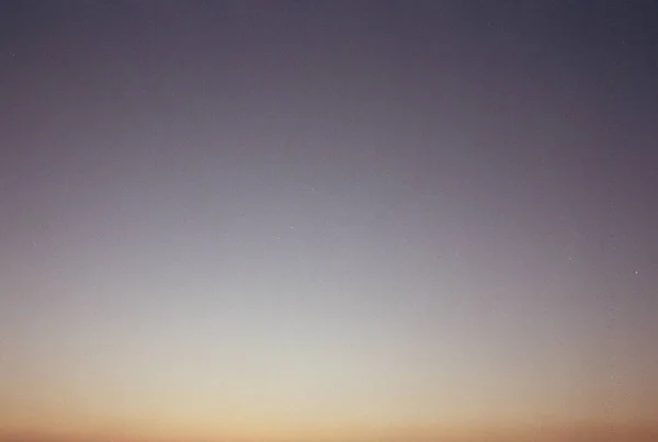 200 Isoフィルム穀物と卒業空の背景のカラーフィルムスキャン画像 — ストック写真