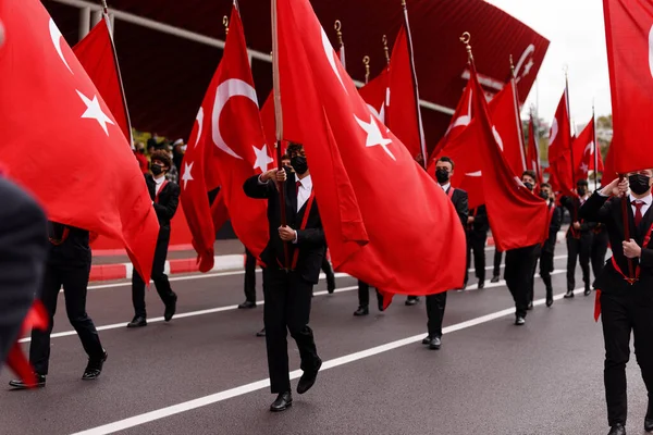 Stanbul Türkiye Ekim 2021 Öğrenciler Ekim Türkiye Cumhuriyeti Bayrağını Taşıyor — Stok fotoğraf