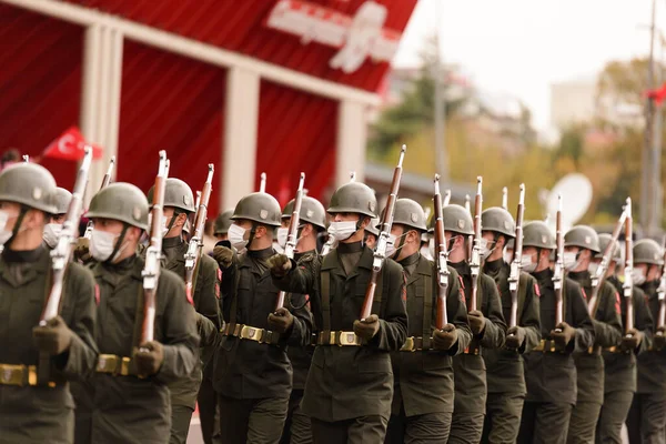 Istanbul Turkey October 2021 Turkish Soldiers Lockstep Walk Rifles Parade — стоковое фото