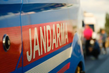 İstanbul, Türkiye - 29 Ekim 2021: Jandarma aracının yakın çekimi. Jandarma unvanı. İstanbul 'da editör fotoğrafı.