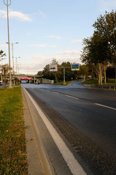 Istanbul Turquie Octobre 2021 Route Vide Participation Panneau Signalisation Istanbul — Photo