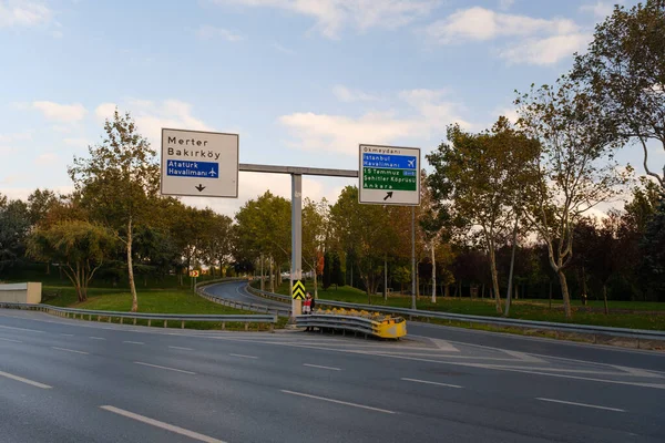 Istanbul Turkey October 2021 Empty Road Turnout Road Sign Istanbul — Stockfoto