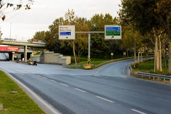 Istanbul Turquie Octobre 2021 Route Vide Participation Panneau Routier Dans — Photo