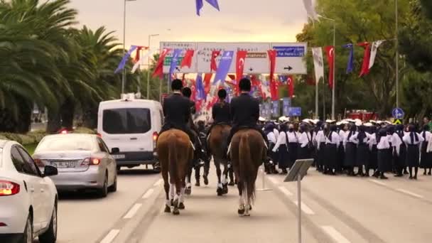 Estambul Turquía Octubre 2021 Vista Trasera Del Equipo Policía Montada — Vídeo de stock