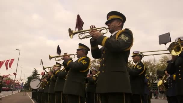 Κωνσταντινούπολη Τουρκία Οκτωβρίου 2021 Στρατιωτική Μπάντα Παίζει Μουσική Στις Οκτωβρίου — Αρχείο Βίντεο