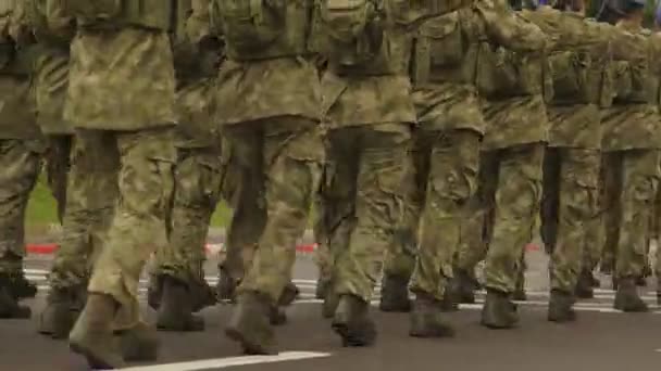 Achteraanzicht Van Turkse Commando Soldaten Met Blauwe Baret Slottrede Dag — Stockvideo