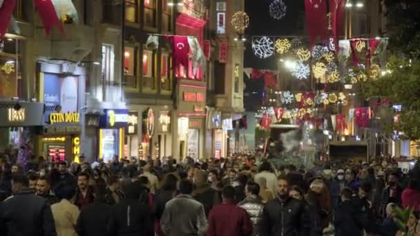Istanbul Turecko Října 2021 Lidé Chodí Istiklal Street Noci Taksim — Stock video