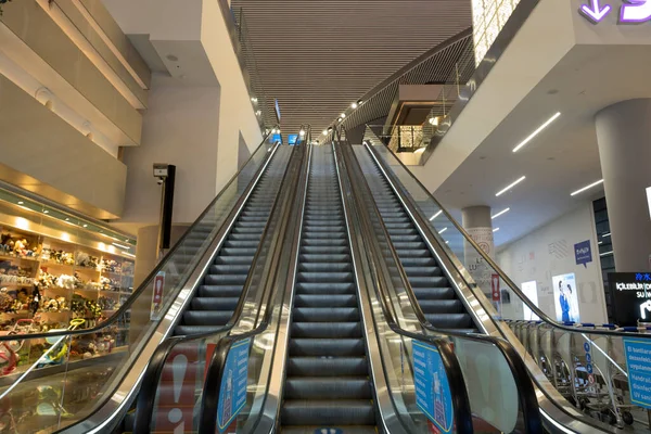 Die Rolltreppen Flughafen Istanbul — Stockfoto