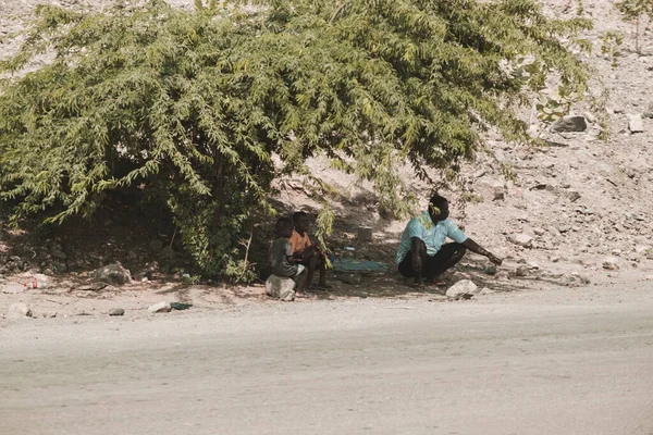 Djibouti Djibouti Mayo 2021 Hombre Djibouti Sus Dos Hijos Están — Foto de Stock