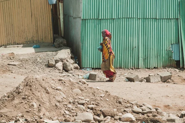 Djibouti Djibouti May 2021 Djiboutian Woman Walking Local Dress Djibouti — Fotografia de Stock