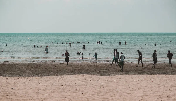 Djibouti Djibouti May 2021 Siesta Plaga Beach Djiboutian People Swimming — Fotografia de Stock