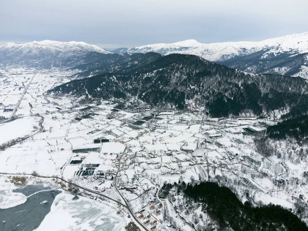 Veduta Aerea Del Lago Ghiacciato Golcuk Alcune Montagne Con Montagna — Foto Stock