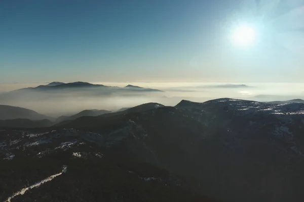 Bergen Landschap Met Wat Wolken Hen Winter Seizoen — Stockfoto