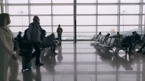 トルコのイズミル 2021年11月9日 イズミル アドナン メンデルス空港で待っている空港旅客ラウンジと乗客 イズミルトルコで撮影された編集 — ストック動画