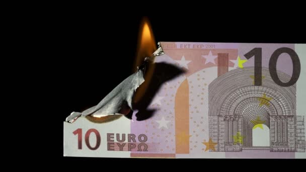 Nagranie Bliska Banknotu Euro Spalonego Czarnym Tle — Wideo stockowe
